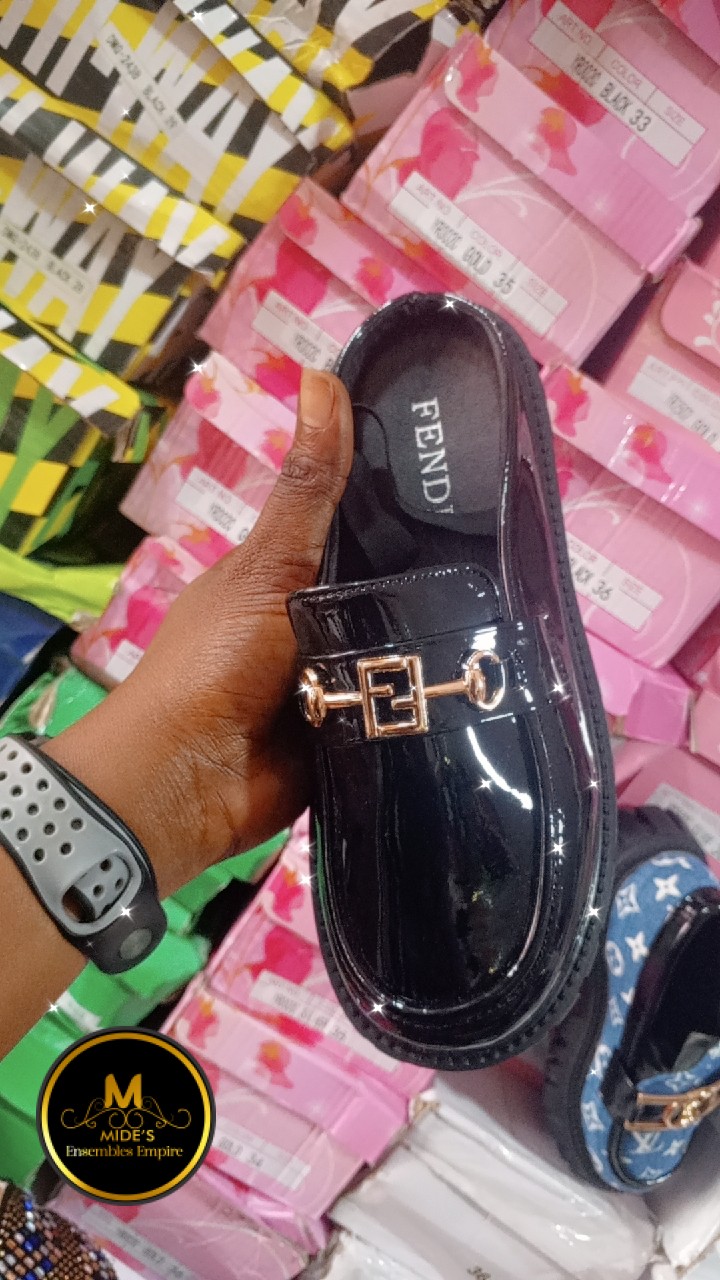 Half cover Fendi kid shoe - Image 3