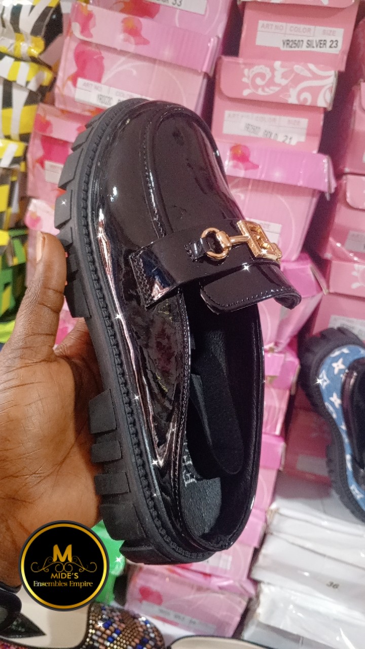 Half cover Fendi kid shoe